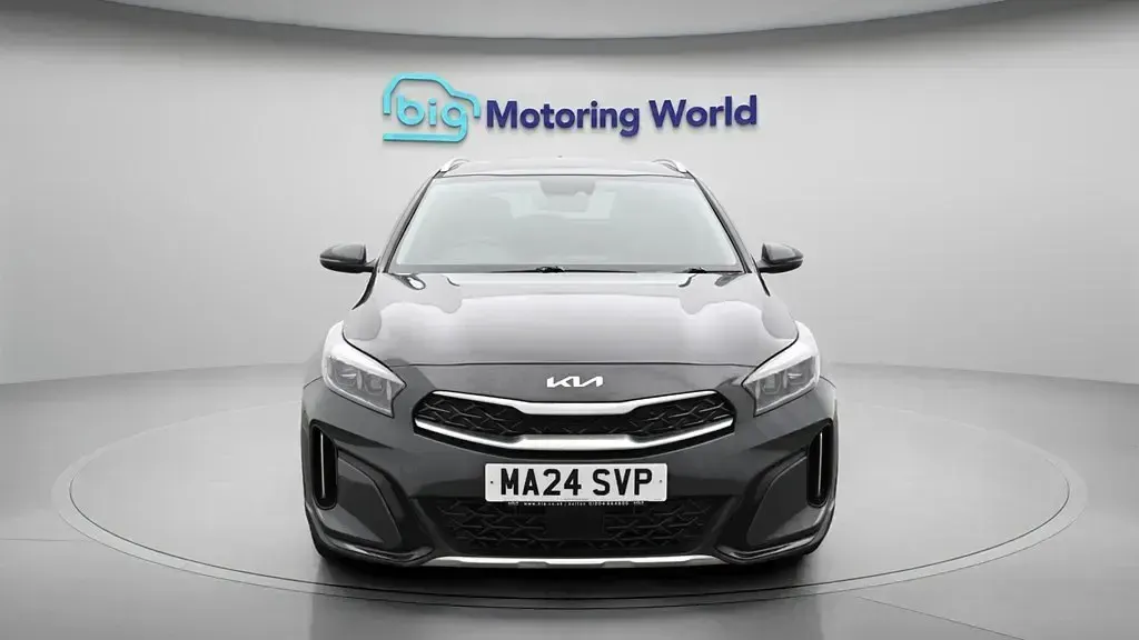 Usado Kia XCeed 139 HP (102 kW) 2024 Cinzento SUV