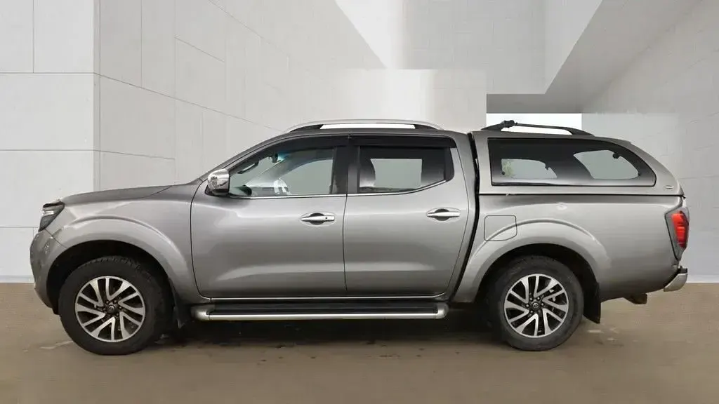 Used Nissan Navara Tekna 190 HP (139 kW) 2017 Grey Pickup