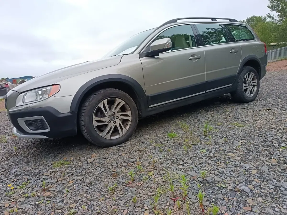 Used Volvo XC70 SE Lux 215 HP (158 kW) 2013 Gold Estate