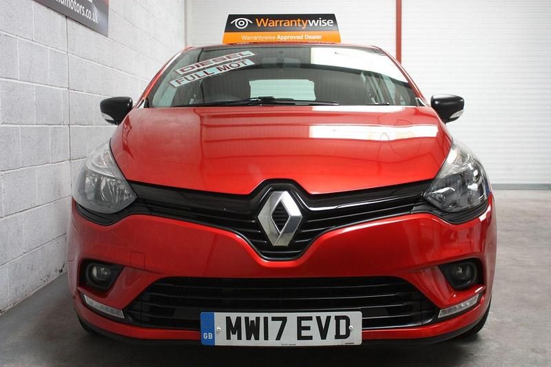 Used Renault Clio IV Play 90 HP (66 kW) 2017 Red Hatchback