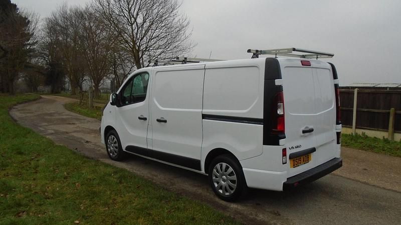 Used Vauxhall Vivaro Sportive 125 HP (91 kW) 2019 White MPV