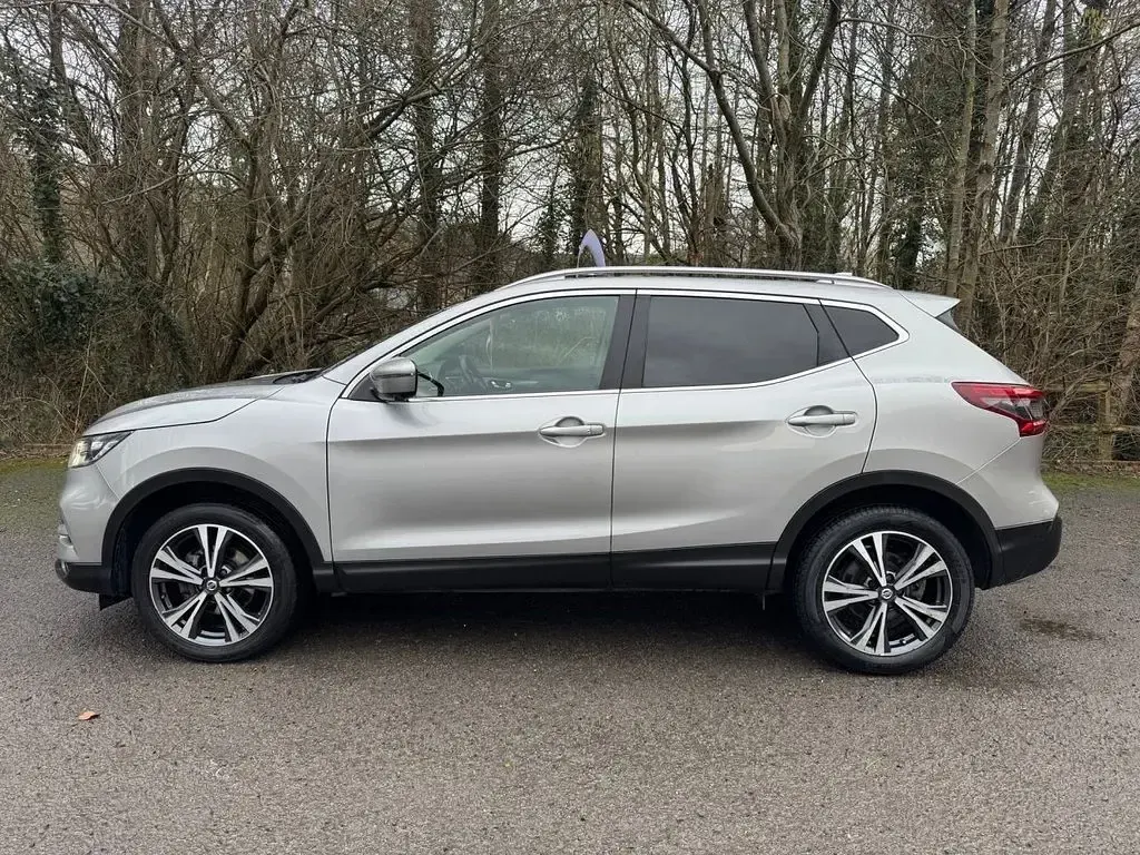 Used Nissan Qashqai N-Connecta 110 HP (80 kW) 2018 Silver SUV