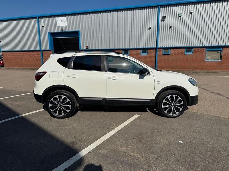 Used Nissan Qashqai 360º 2013 White SUV