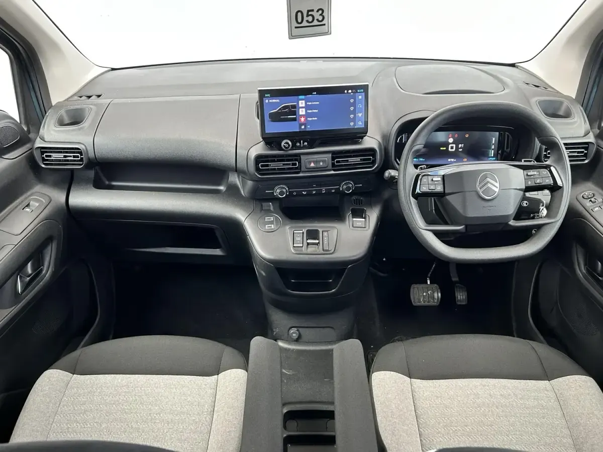 Gebraucht Citroën e-Berlingo 100 kW (136 PS) 2024 Blau Van / Kleinbus