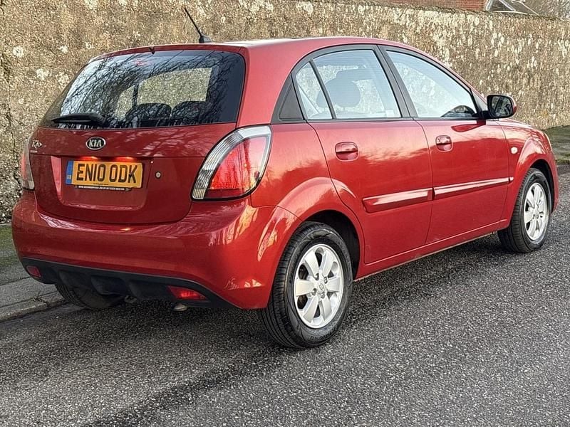 Used Kia Rio 95 HP (69 kW) 2010 Red Hatchback