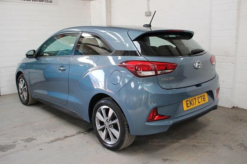 Używany Hyundai i20 SE 84 KM (61 kW) 2017 Niebieski Coupe