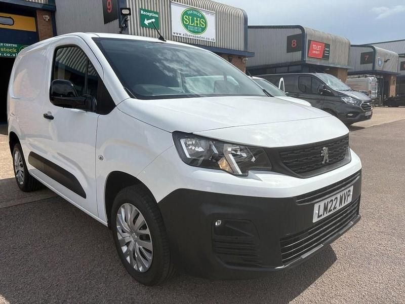 Used Peugeot Partner Premium 131 HP (96 kW) 2022 White MPV
