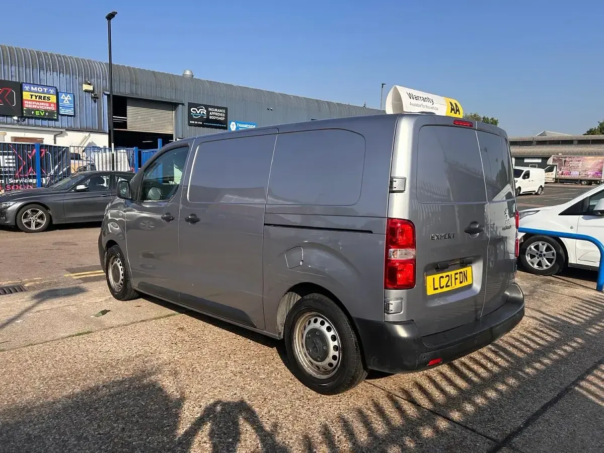 Used Peugeot Expert 100 HP (73 kW) 2021 Grey Van