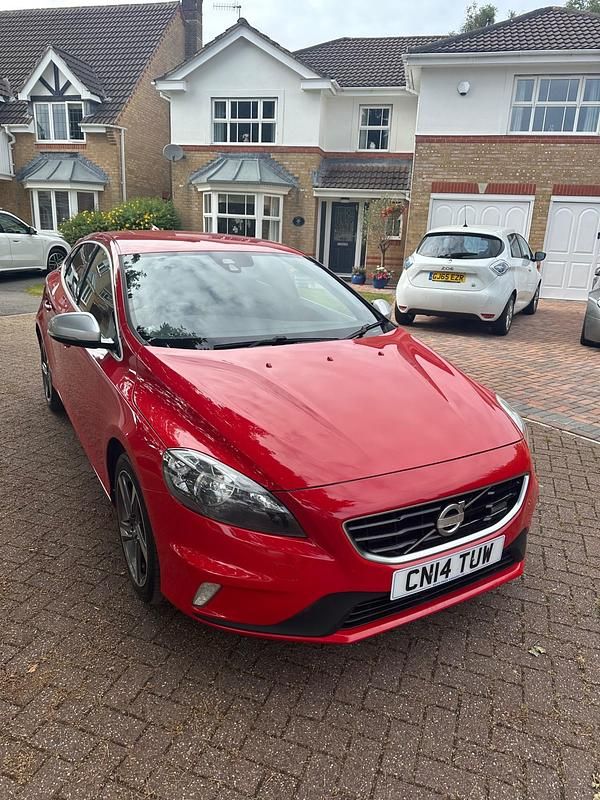 Red Used 2014 Volvo V40 R-Design Estate | £5,800 (Fair price) - Image 1/4