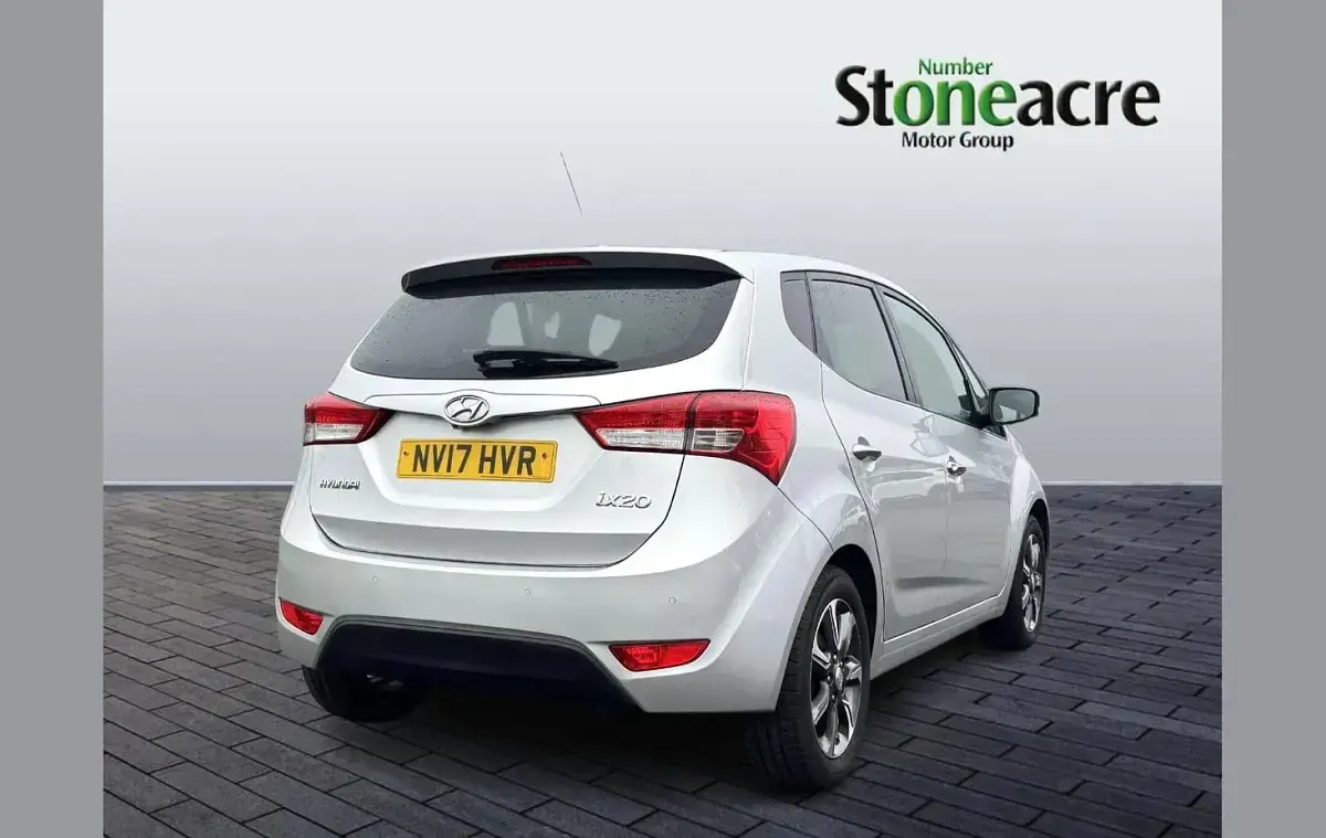 Used Hyundai ix20 Premium 88 HP (64 kW) 2017 Silver Hatchback