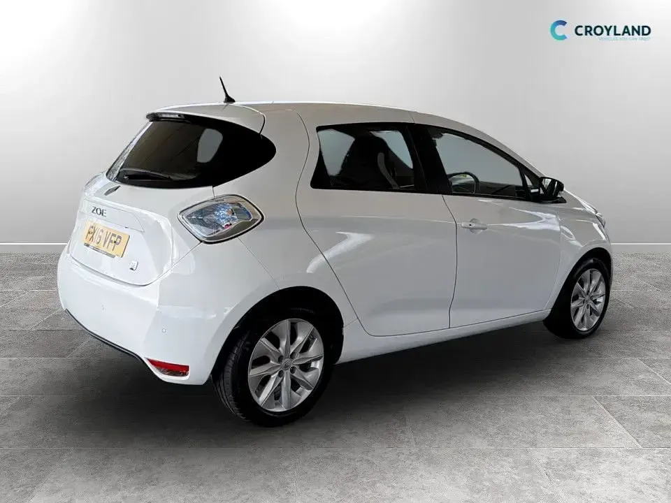 Used Renault Zoe Dynamique 64 kW (88 HP) 2016 White Hatchback