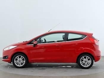 Used Ford Fiesta Zetec 82 HP (60 kW) 2014 Red Hatchback