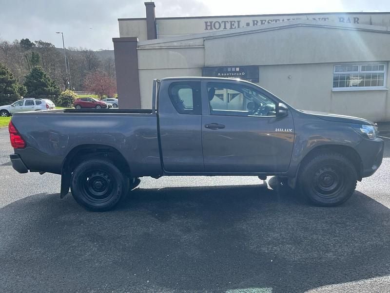 Used Toyota HiLux Active 150 HP (110 kW) 2017 Grey Pickup