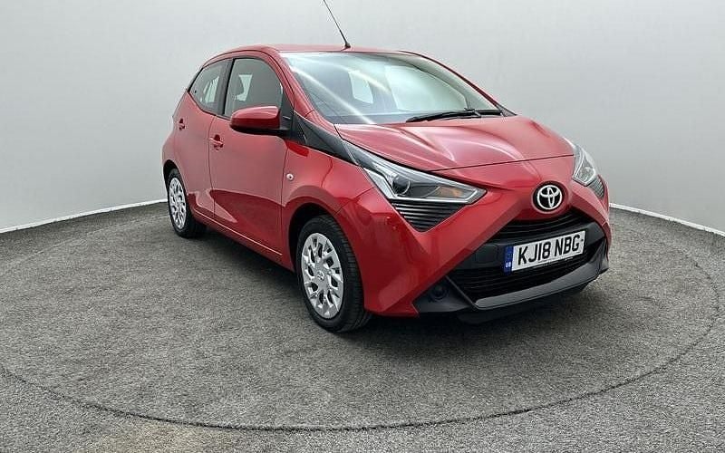 Used Toyota Aygo X-play 72 HP (52 kW) 2020 Hatchback
