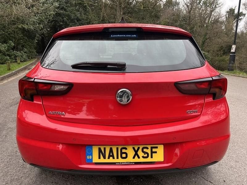 Used Vauxhall Astra SRi 136 HP (100 kW) 2016 Red Hatchback