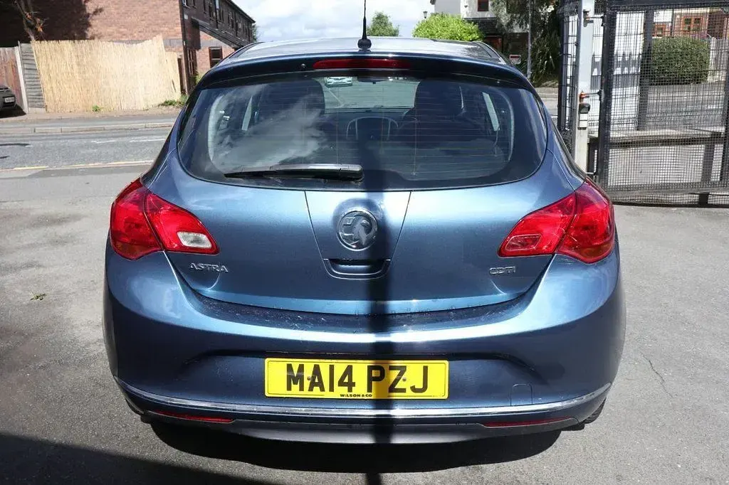 Used Vauxhall Astra Excite 110 HP (80 kW) 2014 Blue Hatchback
