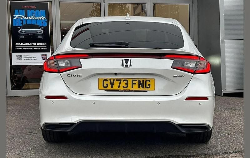 Used Honda Civic Elegance 143 HP (105 kW) 2024 Platinum white Hatchback