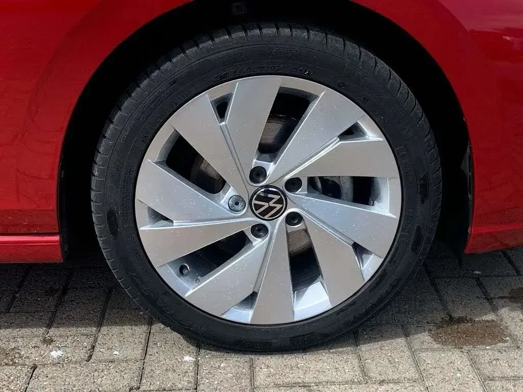 Used VW Golf VIII Style 150 HP (110 kW) 2023 Red Hatchback