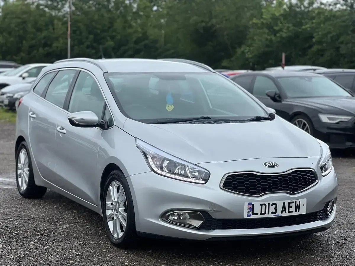 Used Kia Ceed 128 HP (94 kW) 2013 Silver Hatchback