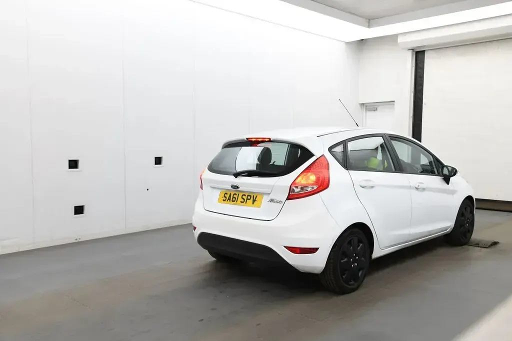 Used Ford Fiesta 82 HP (60 kW) 2011 White Hatchback