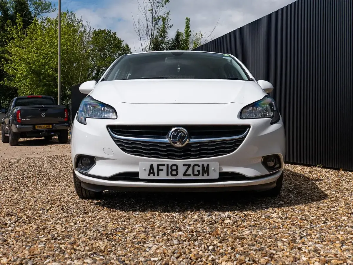 Used Vauxhall Corsa Sportive 95 HP (69 kW) 2018 White Hatchback