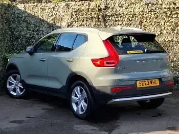Used Volvo XC40 Core 163 HP (119 kW) 2023 Green SUV