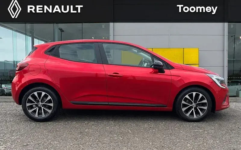 Used Renault Clio Evolution 90 HP (66 kW) 2022 Red  Hatchback