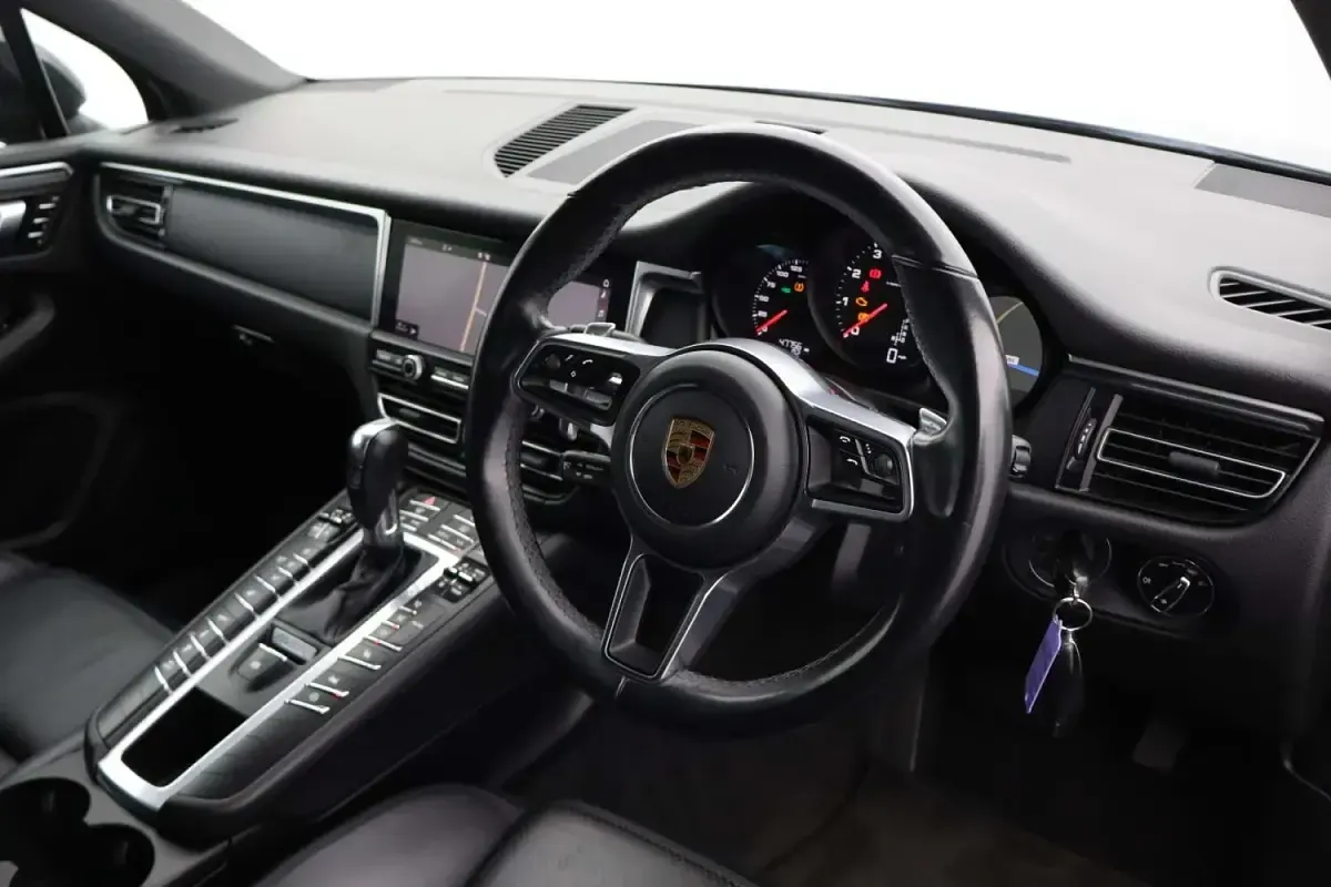 Used Porsche Macan 245 HP (180 kW) 2018 Black SUV