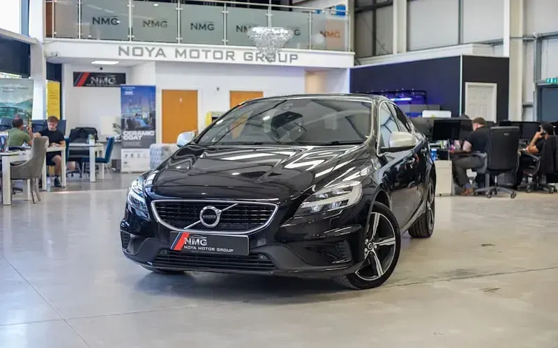 Used Volvo V40 R-Design 152 HP (111 kW) 2019 Hatchback