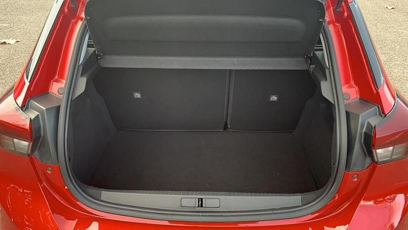 Used Vauxhall Corsa Design Edition 99 HP (72 kW) 2023 Red Hatchback