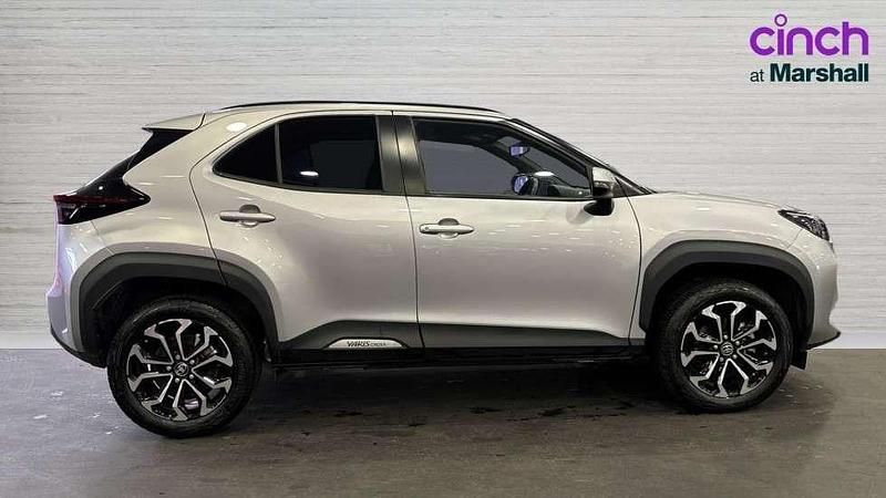 Used Toyota Yaris Cross Design 113 HP (83 kW) 2023 Silver SUV