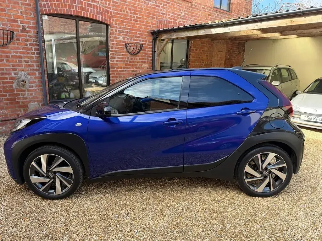 Used Toyota Aygo X 72 HP (52 kW) 2023 Blue SUV