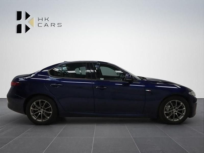 Used Alfa Romeo Giulia Saloon Super 200 HP (147 kW) 2017 Blue Sedan