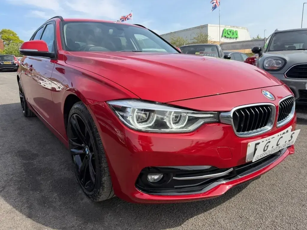 Begagnad BMW 318 Sport Line 2018 Röd Kombi