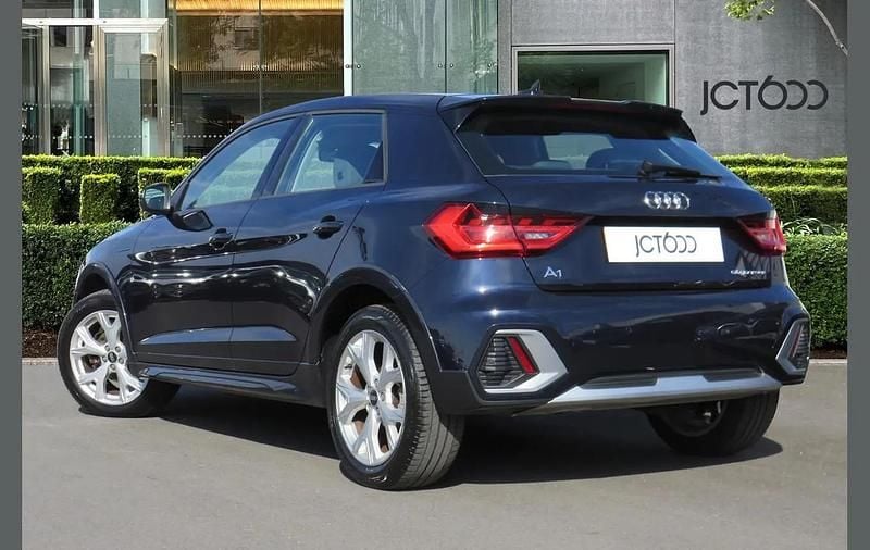 Used Audi A1 Design 113 HP (83 kW) 2020 Blue SUV