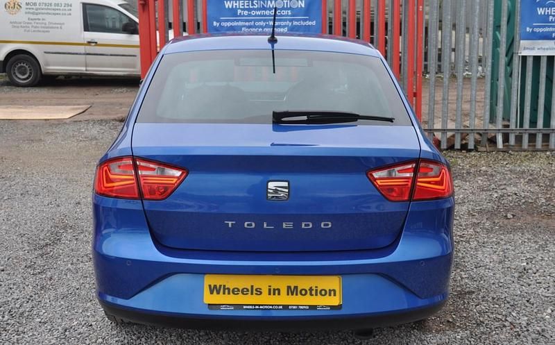 Used Seat Toledo XCELLENCE 110 HP (80 kW) 2017 Blue Hatchback