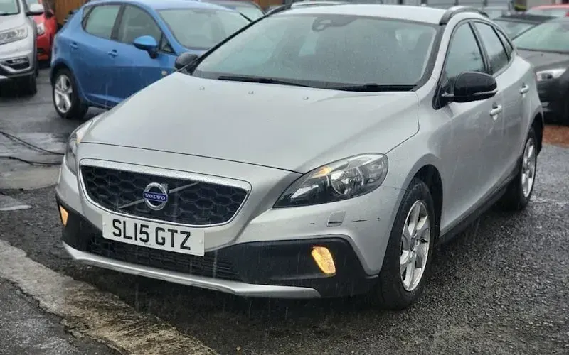 Used Volvo V40 SE 114 HP (83 kW) 2015 Silver Hatchback
