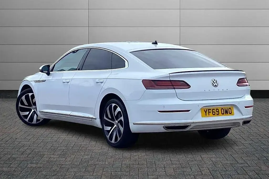 Used VW Arteon R-line 190 HP (139 kW) 2019 Pure white Hatchback