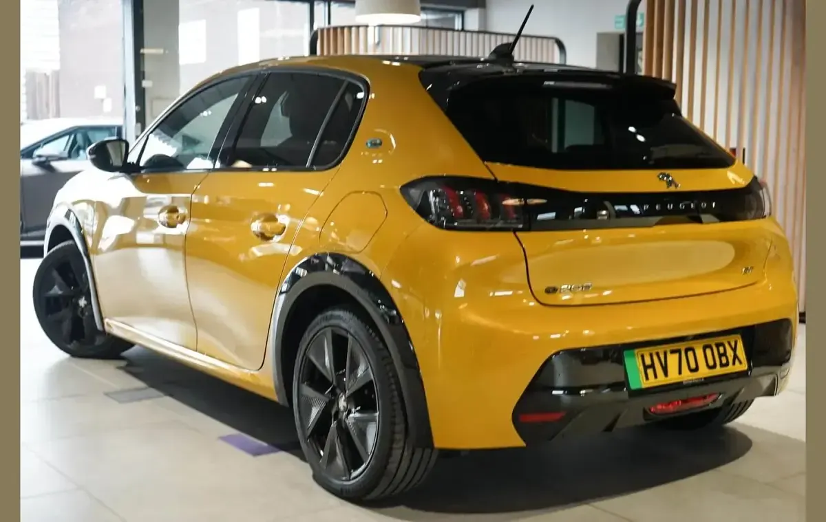 Used Peugeot e-208 GT 100 kW (136 HP) 2021 Yellow Hatchback