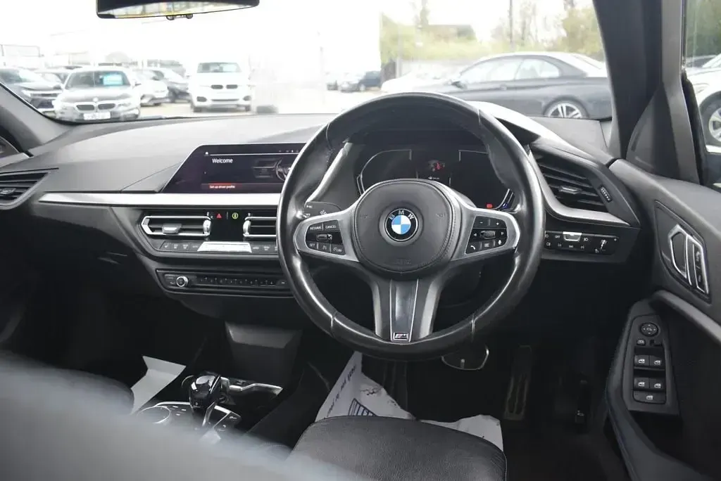 Usado BMW 116 M Sport 116 HP (85 kW) 2020 Cinzento Citadino