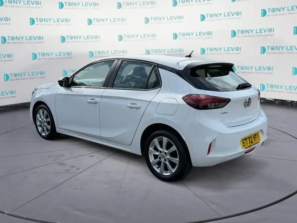 Używany Vauxhall Corsa Design Edition 99 KM (72 kW) 2022 Biały Hatchback