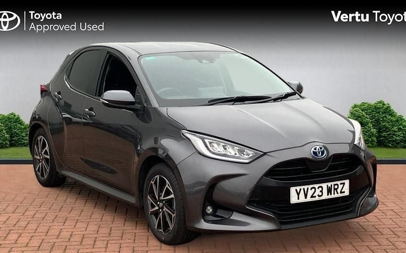 Used 2025 Toyota Yaris Hybrid Design Hatchback | £16,499 (Super price) - Image 1/4