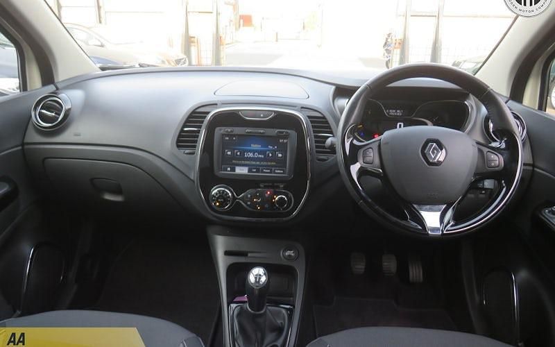 Used Renault Captur Dynamique 90 HP (66 kW) 2016 Cream SUV