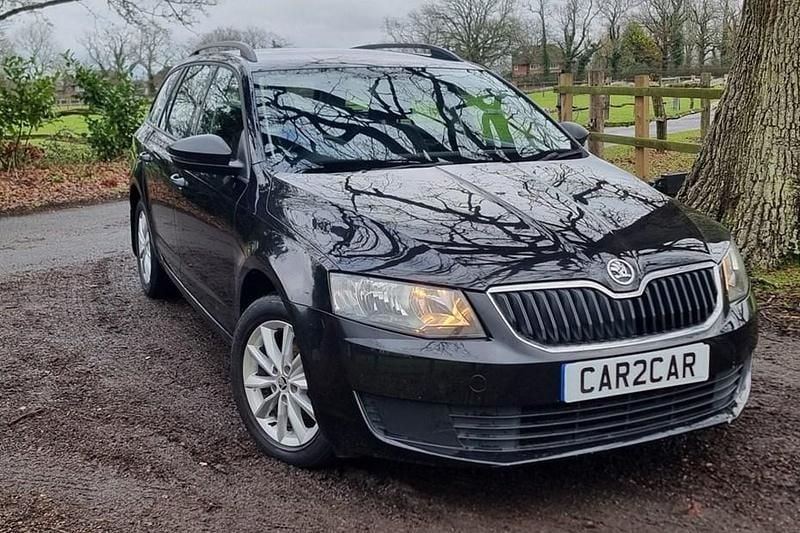 Black Used 2015 Skoda Octavia Estate | £4,990 (Fair price) - Image 1/1