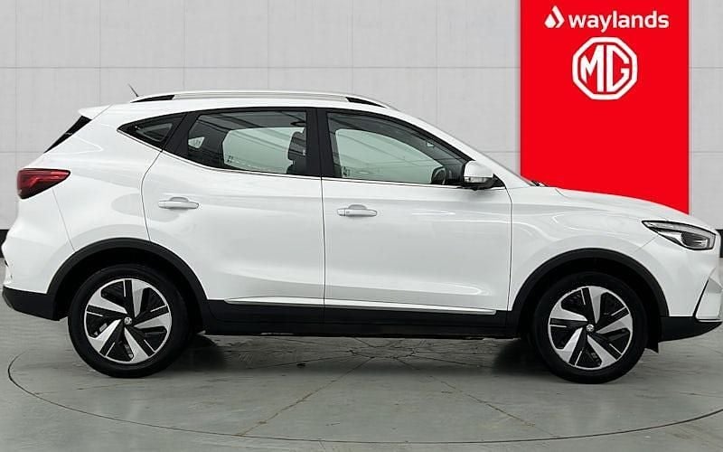 Used MG ZS Trophy 114 kW (156 HP) 2022 White SUV