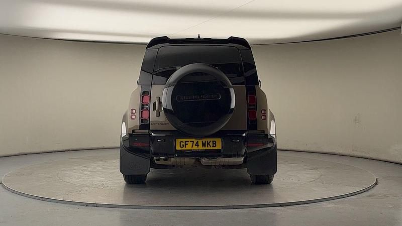 Used Land Rover Defender HSE Dynamic 250 HP (183 kW) 2024 Gondwana stone SUV