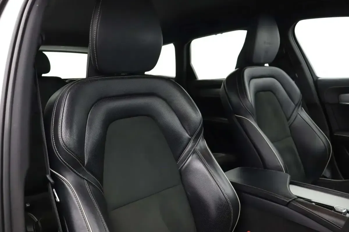 Used Volvo V90 R-Design 187 HP (137 kW) 2018 Silver Estate