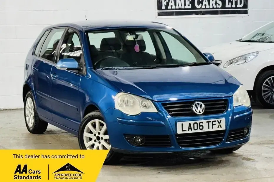 Begagnad VW Polo SE 75 HK (55 kW) 2006 Blå Halvkombi