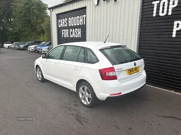 Used Skoda Rapid SE 103 HP (75 kW) 2016 White Hatchback