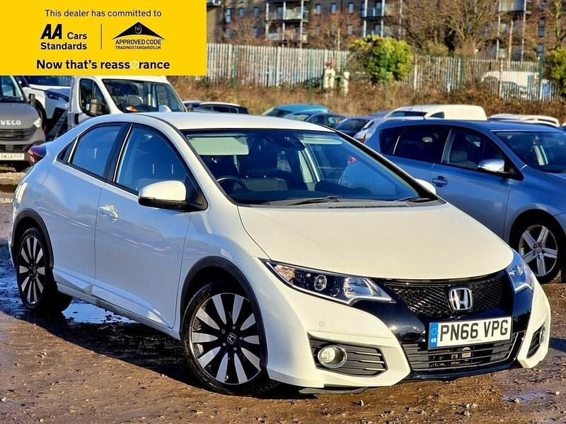 Used Honda Civic SE Plus 142 HP (104 kW) 2016 White Hatchback